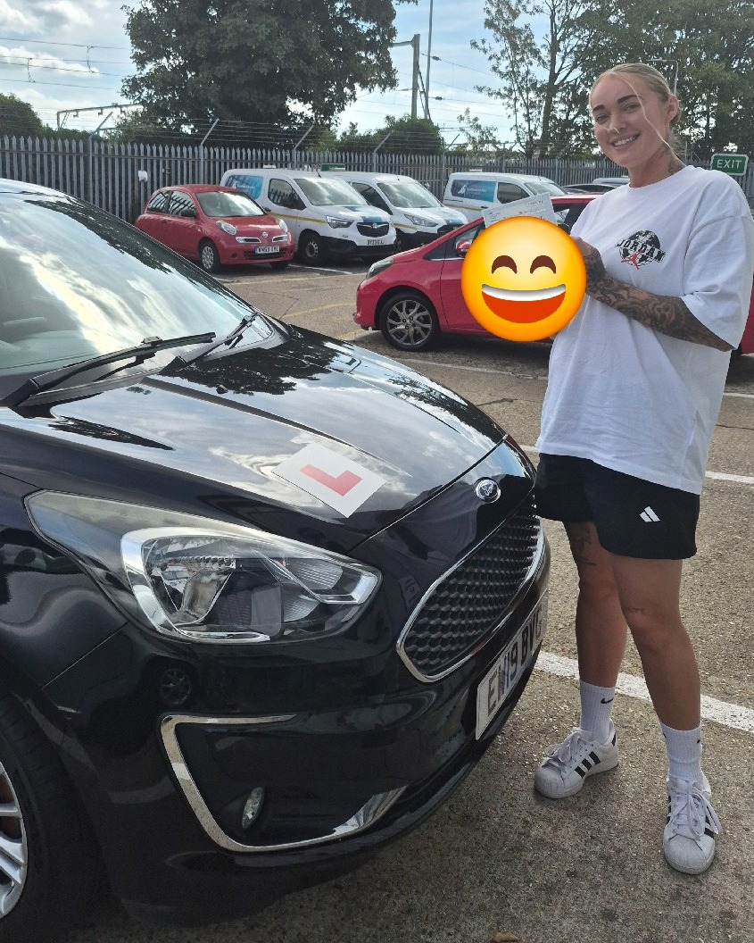 driving test pass photo of Chloe Wandsworth