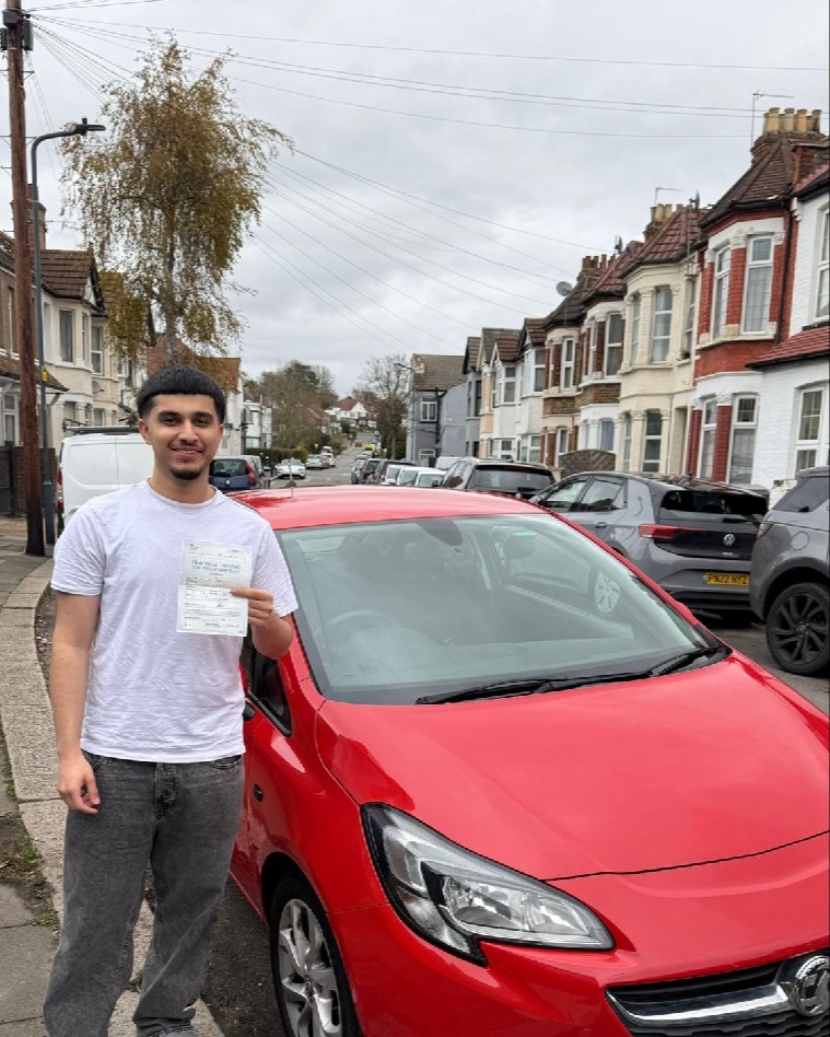 ali al hashimi Pass Photo