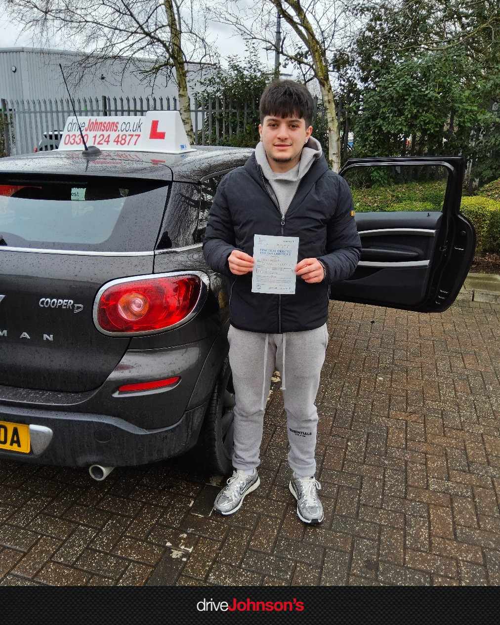 Simone Gaglesie Pass Photo