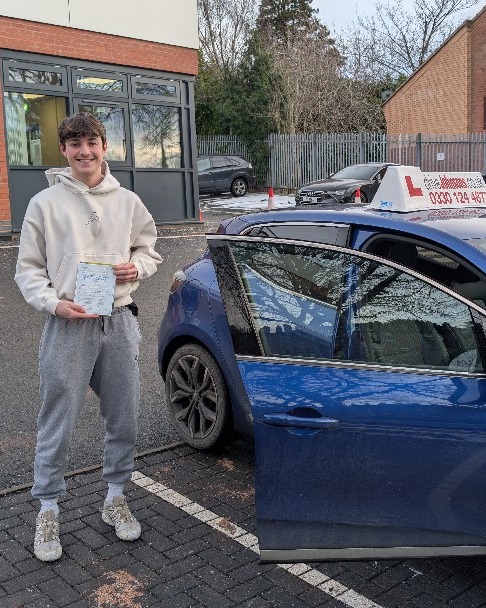 Oliver Gray-Nimmo Pass Photo