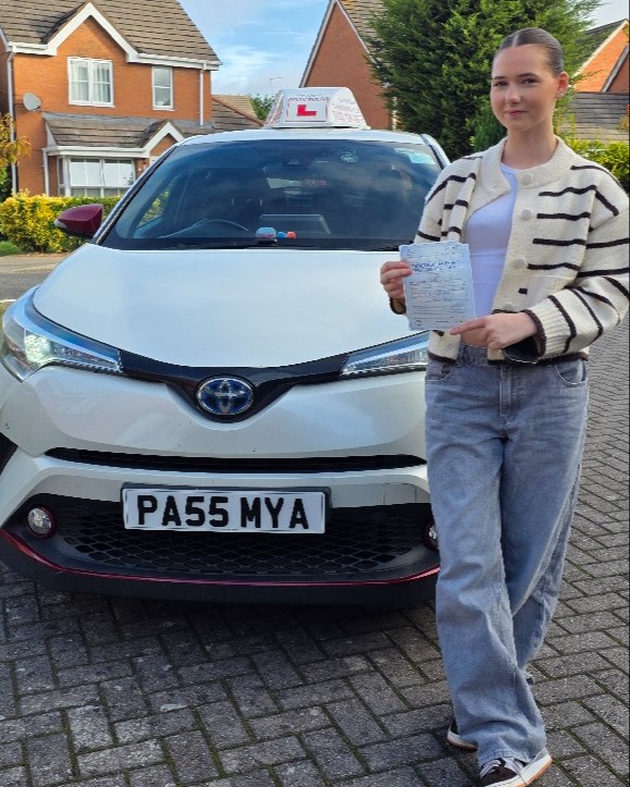 Sophie Groves Pass Photo