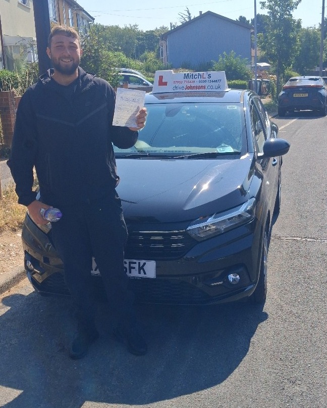 Alfie Blacktopp Pass Photo