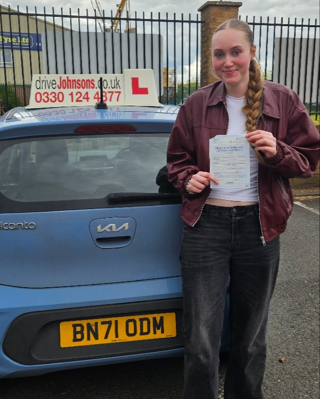 driving test pass photo of Imogen Thomas
