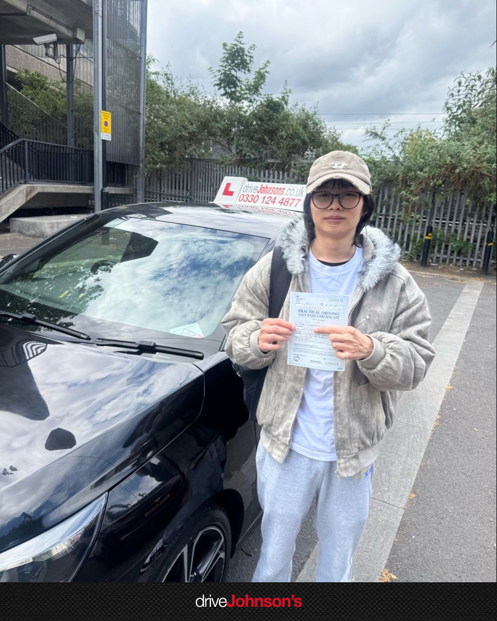 Wenhao Hou Pass Photo