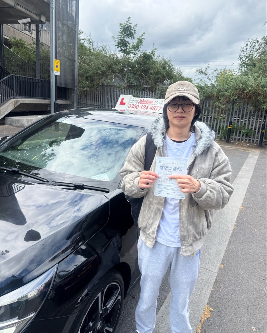 Wenhao Hou Pass Photo