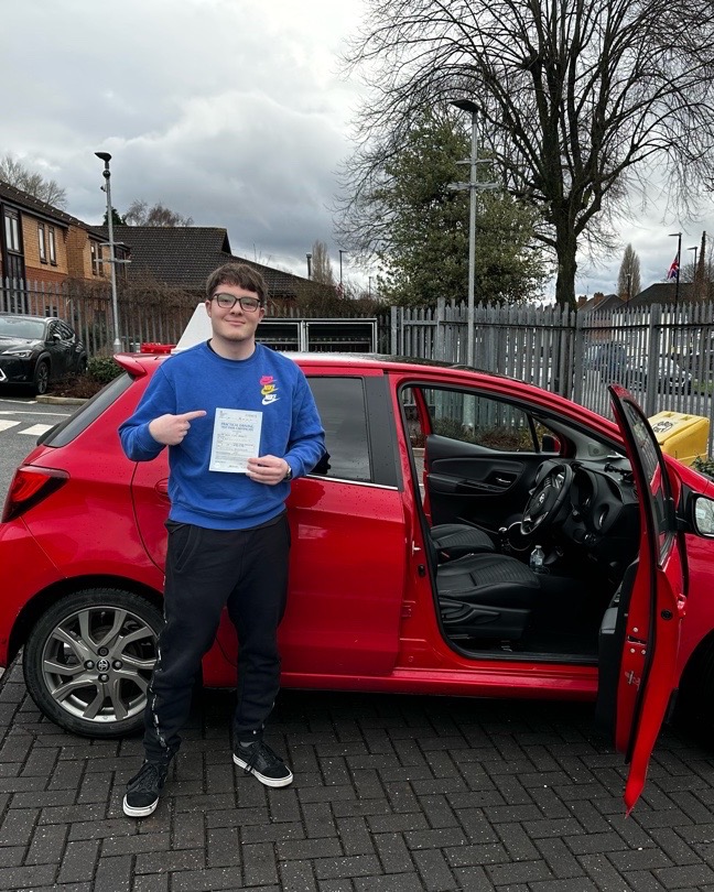 driving test pass photo of Owen Mabbett