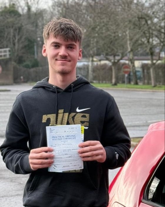 driving test pass photo of Oscar Woolley
