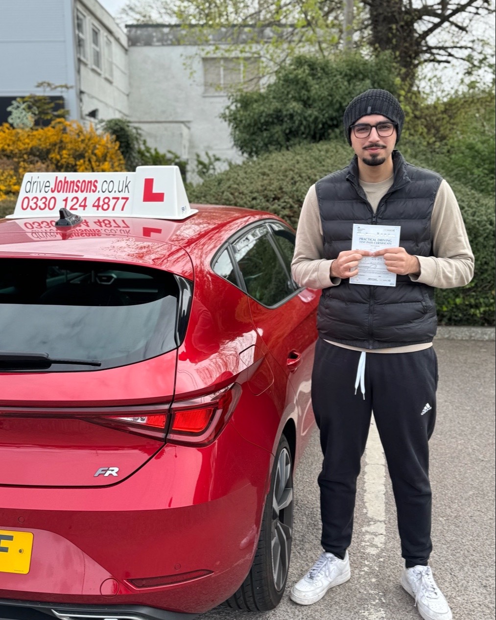 driving test pass photo of Mo