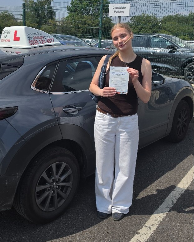 Nicole vagnere Pass Photo